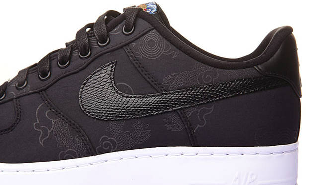 <strong>NIKE｜ナイキ</strong>　2012干支コレクション「NIKE AIR FORCE 1 LOW SUPREME」 1万8900円