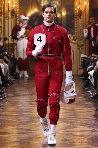 <strong>MONCLER GAMME BLEU｜モンクレール ガム・ブルー</strong>　©MONCLER