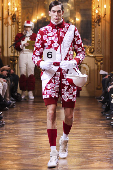 <strong>MONCLER GAMME BLEU｜モンクレール ガム・ブルー</strong>　©MONCLER