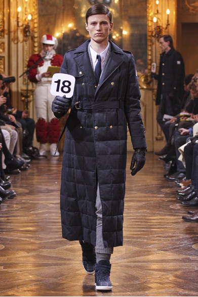 <strong>MONCLER GAMME BLEU｜モンクレール ガム・ブルー</strong>　©MONCLER