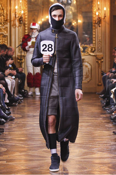 <strong>MONCLER GAMME BLEU｜モンクレール ガム・ブルー</strong>　©MONCLER
