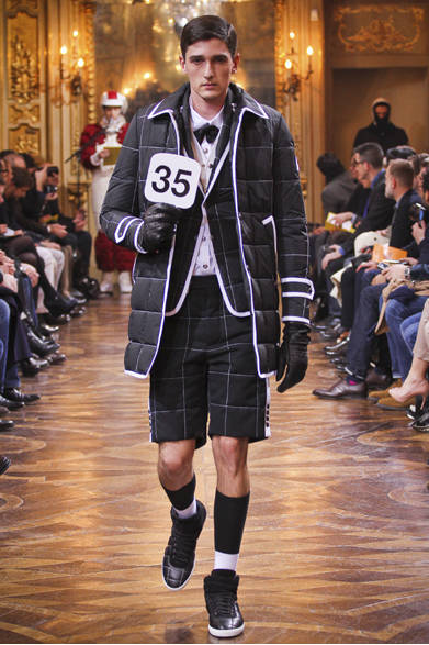 <strong>MONCLER GAMME BLEU｜モンクレール ガム・ブルー</strong>　©MONCLER