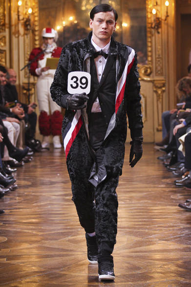<strong>MONCLER GAMME BLEU｜モンクレール ガム・ブルー</strong>　©MONCLER