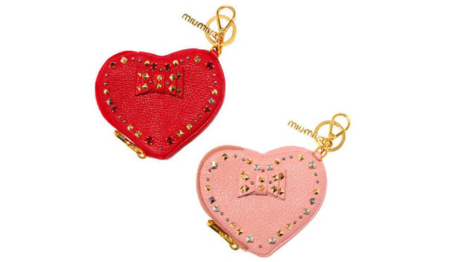 <strong>MIU MIU｜ミュウミュウ</strong>　コインケースチャーム 4万9350円（予定価格）