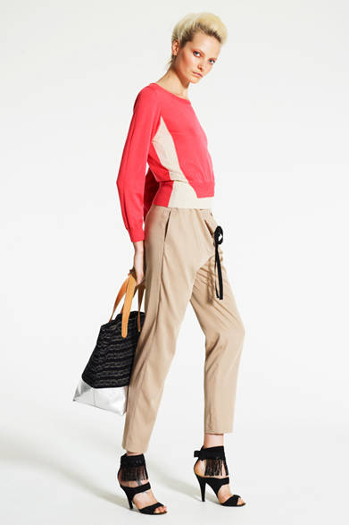 <strong>AMBELL｜アンベル</strong>　2012年春夏ウィメンズコレクション<br /><br /><#IMAGELINK_EX_(auto)_(CT_2_25201_79)_(http://rumors.jp/ambell/list.html?af=opn02_120220)_(_blank)_(rumors｜通販サイトへ)#>