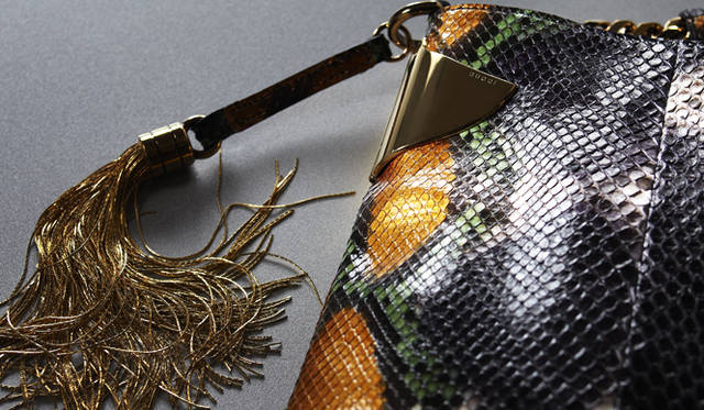 <strong>GUCCI｜Gucci</strong>A tassel that shines like a jewel is the focal point. "GUCCI 1970" [W44×H29×D3.5cm] ¥434,700