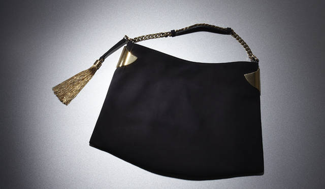 <strong>GUCCI｜Gucci</strong>Navy nubuck with gold metal corners creates a sophisticated atmosphere. "GUCCI 1970" [W44×H29×D3.5cm] ¥257,250
