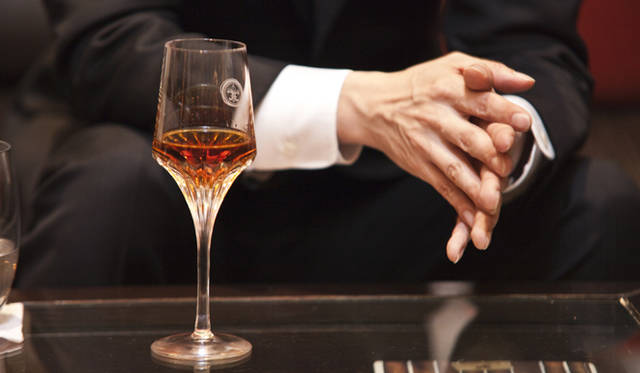 <strong>LOUIS XIII｜ルイ13世</strong>　アンバサダー、鏡 リュウジさん