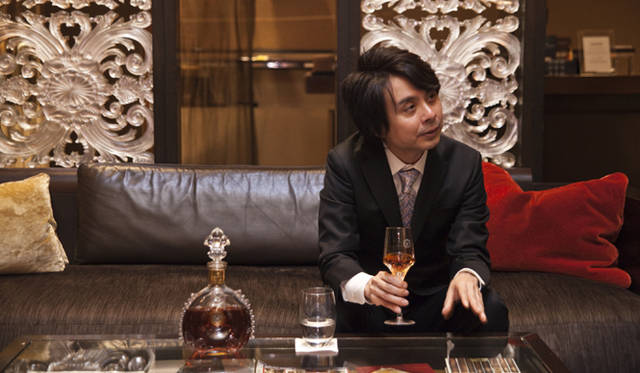 <strong>LOUIS XIII｜ルイ13世</strong>　アンバサダー、鏡 リュウジさん