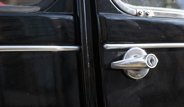 <strong>あなたのクルマ 見せてください　第3回　鈴木正文×シトロエン 2CV</strong>