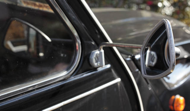 <strong>あなたのクルマ 見せてください　第3回　鈴木正文×シトロエン 2CV</strong>