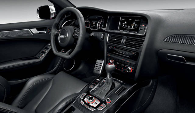 <strong>Audi RS4 Avant｜アウディ RS4アバント</strong>