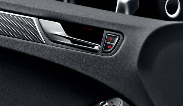 <strong>Audi RS4 Avant｜アウディ RS4アバント</strong>
