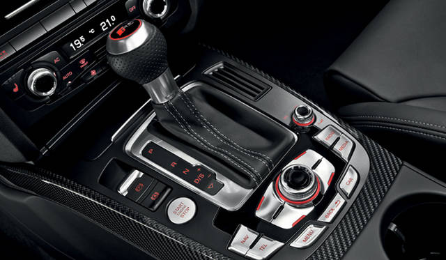 <strong>Audi RS4 Avant｜アウディ RS4アバント</strong>
