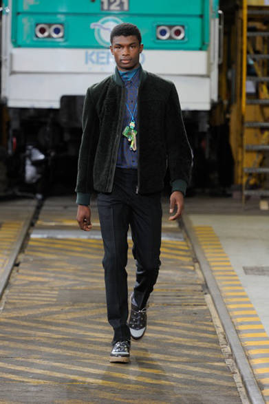 <strong>KENZO｜ケンゾー</strong>　