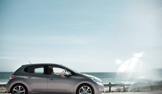 <strong>Peugeot 208｜プジョー208</strong>