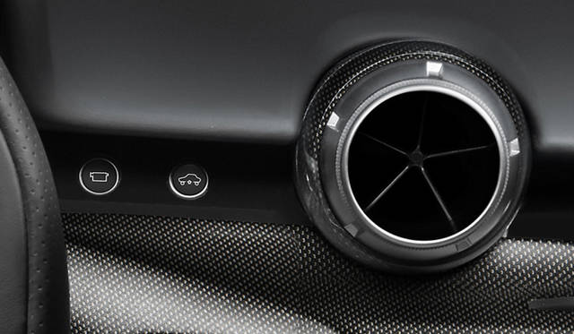 <strong>Ferrari F12 Berlinetta｜フェラーリF12ベルリネッタ</strong>