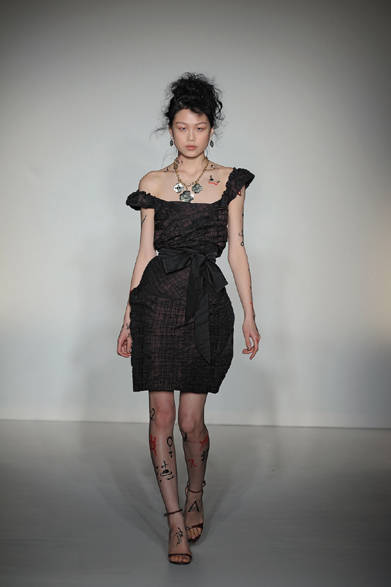 <strong>Vivienne Westwood RED LABEL｜ヴィヴィアンウエストウッド レッドレーベル</strong>　2012-13年秋冬コレクション速報