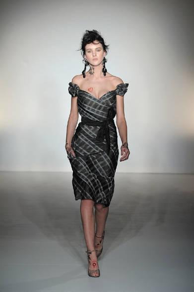 <strong>Vivienne Westwood RED LABEL｜ヴィヴィアンウエストウッド レッドレーベル</strong>　2012-13年秋冬コレクション速報