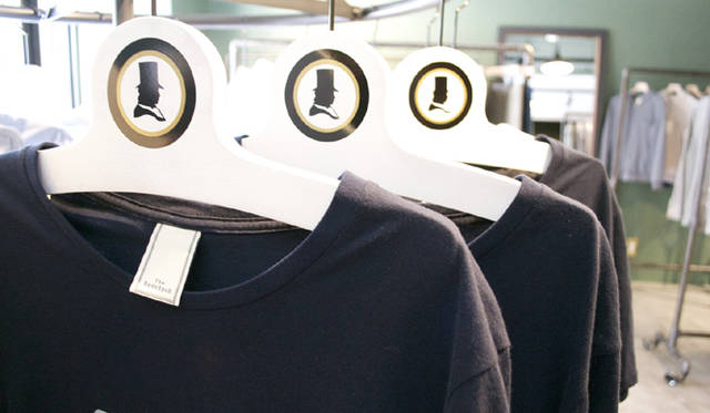 <strong>The BeauSnob│ザ・ボウスノッブ</strong>　「ディレッツ＆スノッブス」ハンガーにもセンスが光る。