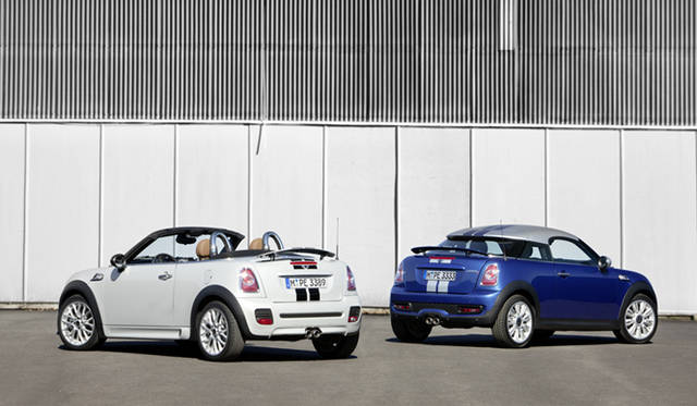 <strong>MINI ROADSTER｜ミニ・ロードスター</strong>　向かって右はベースとなるMINI クーペ。