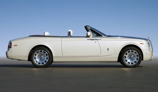 <strong>Rolls-Royce Phantom Drop Head Coupe series II｜ロールス ロイス・ファントム ドロップ・ヘッド・クーペ シリーズII</strong>