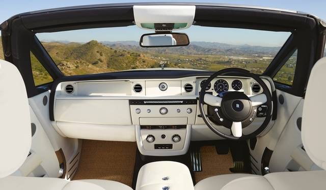 <strong>Rolls-Royce Phantom Drop Head Coupe series II｜ロールス ロイス・ファントム ドロップ・ヘッド・クーペ シリーズII</strong>