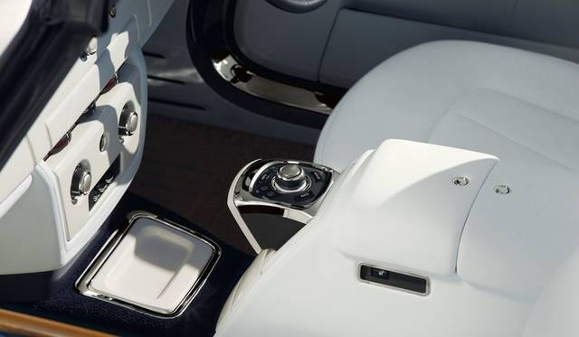 <strong>Rolls-Royce Phantom Drop Head Coupe series II｜ロールス ロイス・ファントム ドロップ・ヘッド・クーペ シリーズII</strong>