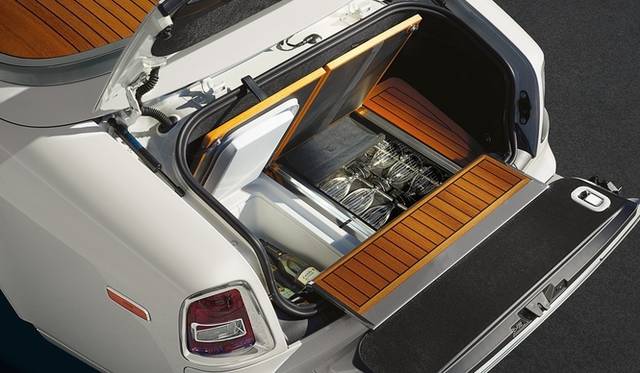 <strong>Rolls-Royce Phantom Drop Head Coupe series II｜ロールス ロイス・ファントム ドロップ・ヘッド・クーペ シリーズII</strong>