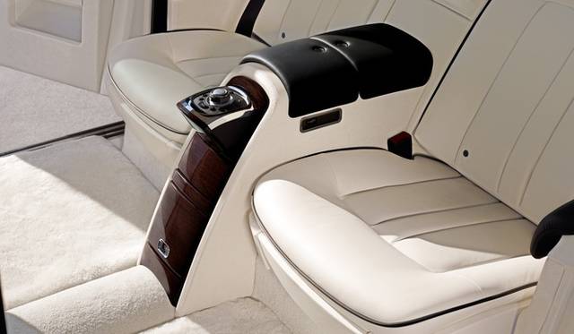 <strong>Rolls-Royce Phantom Extened Wheel Base series II｜ロールス ロイス・ファントム EWB シリーズII</strong>