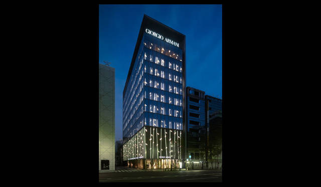 <strong>ARMANI / RISTORANTE｜アルマーニ /  リストランテ</strong>　ジョルジオ アルマーニのファッション同様、リュクス感あふれるディナーを心ゆくまで堪能できる2日間。いずれのディナーも定員は50人なので、早めの予約が必要だ。