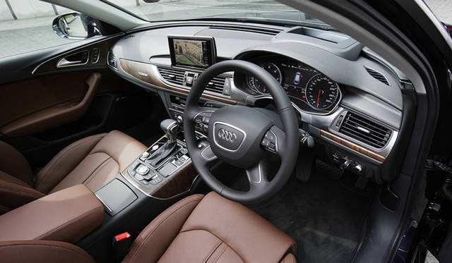 <strong>Audi  A6 Avant｜アウディA6アバント</strong>　
