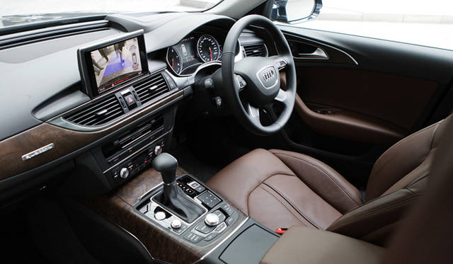 <strong>Audi  A6 Avant｜アウディA6アバント</strong>　