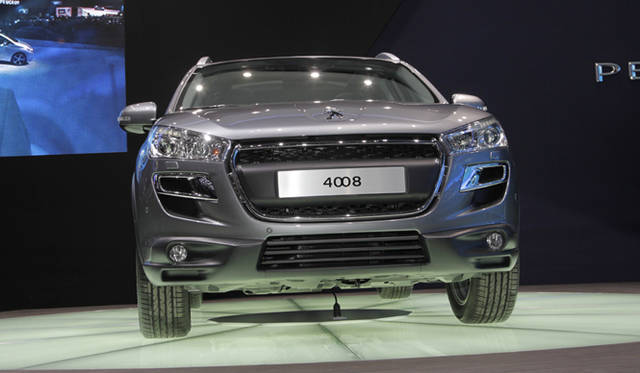 <strong>Peugeot 4008｜プジョー4008</strong>
