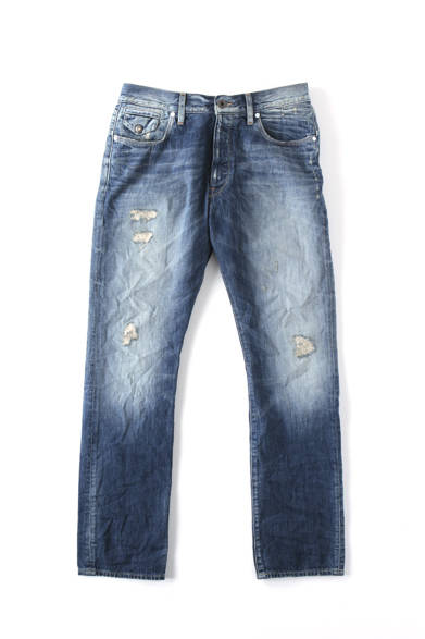  <strong>阪急MEN’S TOKYO｜4月 “アーバン ラギッド”</strong>　ジーンズ2万6250円（MORRIS TAPERED／ジースター ロゥ）
