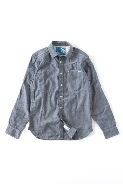  <strong>阪急MEN’S TOKYO｜4月 “アーバン ラギッド”</strong>　オーガニックコットンシャツ1万8900円（NAVY SHIRT L/S／ジースター ロゥ）