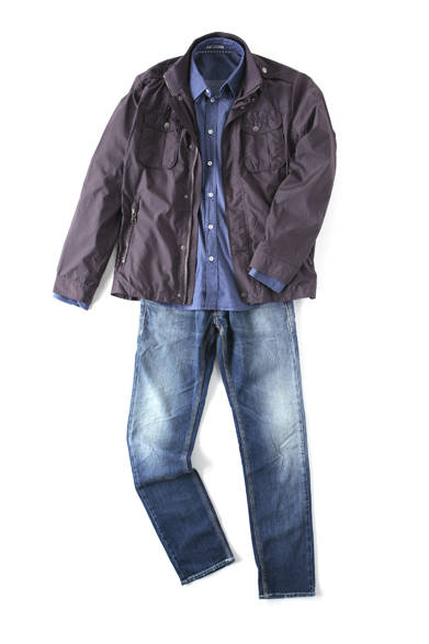  <strong>阪急MEN’S TOKYO｜4月 “アーバン ラギッド”</strong>　ミリタリージャケット2万9400円、デニムシャツ（アンドリューコア）1万6800円、ジーンズ2万3100円（ワリス／すべてガス）