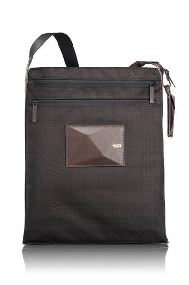 <strong>TUMI｜トゥミ</strong>　Dror for TUMIコレクション　ドロール・ラージ・クロスボディ 4万5150円（39.5×33×5cm）