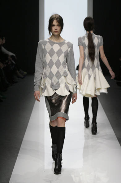<strong>sacai｜サカイ</strong>　2012-13年秋冬コレクション速報