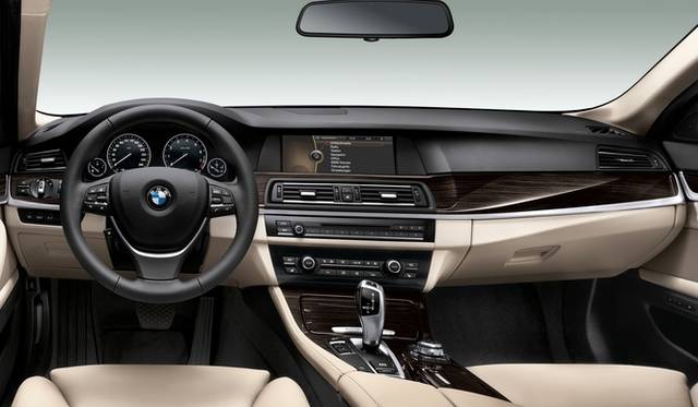 <strong>BMW Activehybrid5｜ビー・エム・ダブリュー アクティブハイブリッド5</strong>　日本仕様は右ハンドルのみとなる