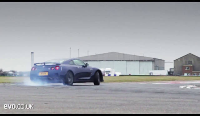 <strong>Nissan GT-R</strong>