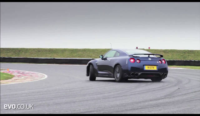<strong>Nissan GT-R</strong>