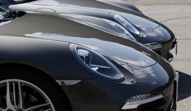 <strong>Porsche 911 | New vs. Old 911 Test Drive</strong> New (991) in front, 997 behind