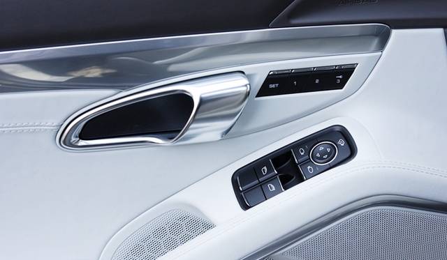 <strong>Porsche 911 | New vs. Old 911 Test Drive</strong> Power-folding door mirrors are now available as an option on the new (991) 911