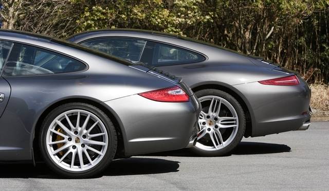 <strong>Porsche 911 | New vs. Old 911 Test Drive</strong> 997 in front, new (991) behind