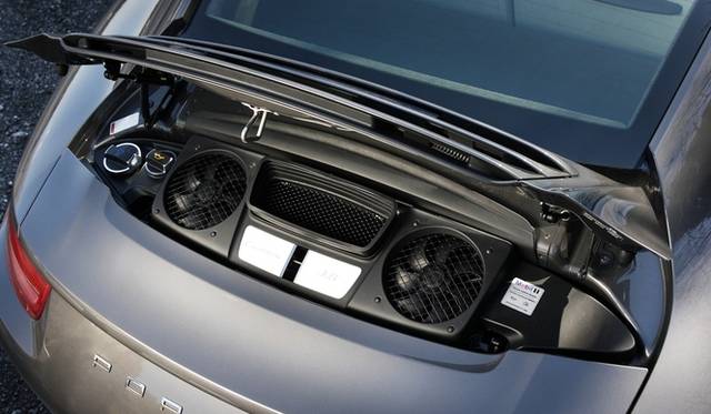 <strong>Porsche 911 | New vs. Old 911 Test Drive</strong> 3.8-liter engine of the new (991) 911 Carrera S (294kW (400ps)/7,400rpm, 440Nm/5,600rpm)