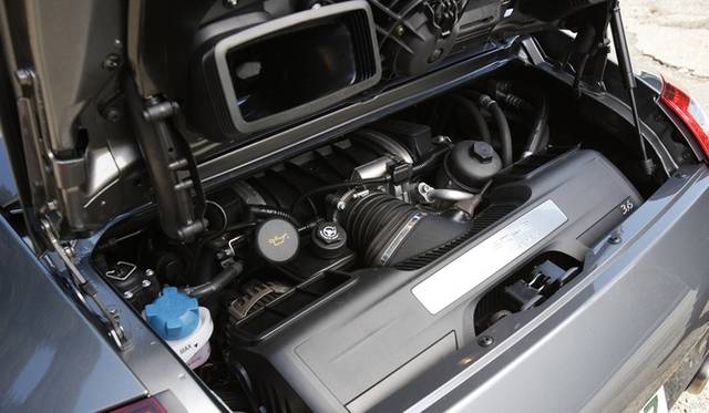 <strong>Porsche 911 | New vs. Old 911 Test Drive</strong> 3.4-liter engine of the 997 911 Carrera (257kW (350ps)/7,400rpm, 390Nm/5600rpm)