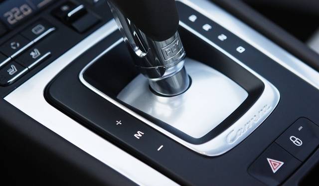 <strong>Porsche 911 | New vs. Old 911 Test Drive</strong> PDK selector lever of the new (991) 911 Carrera S