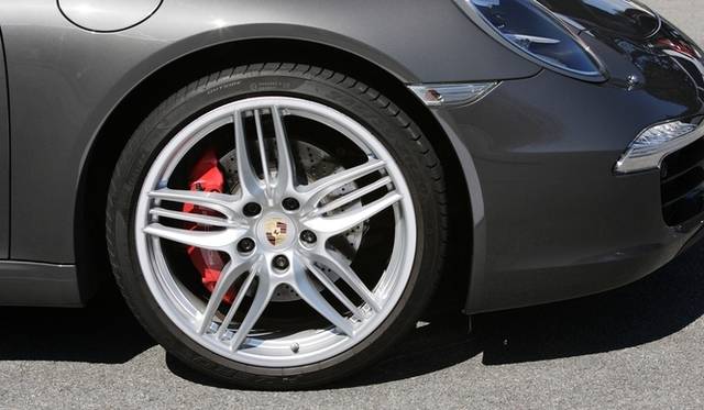 <strong>Porsche 911 | New vs. Old 911 Test Drive</strong> New (991) 911 Carrera S