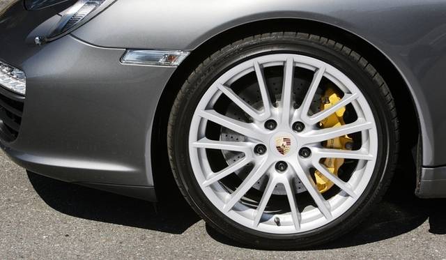 <strong>Porsche 911 | New vs. Old 911 Test Drive</strong> 997 911 Carrera